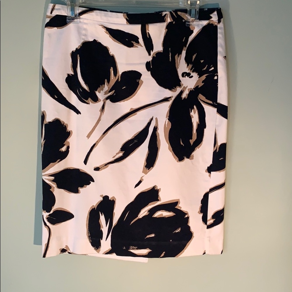 Michael Michael Kors Black&White skirt size 8.
